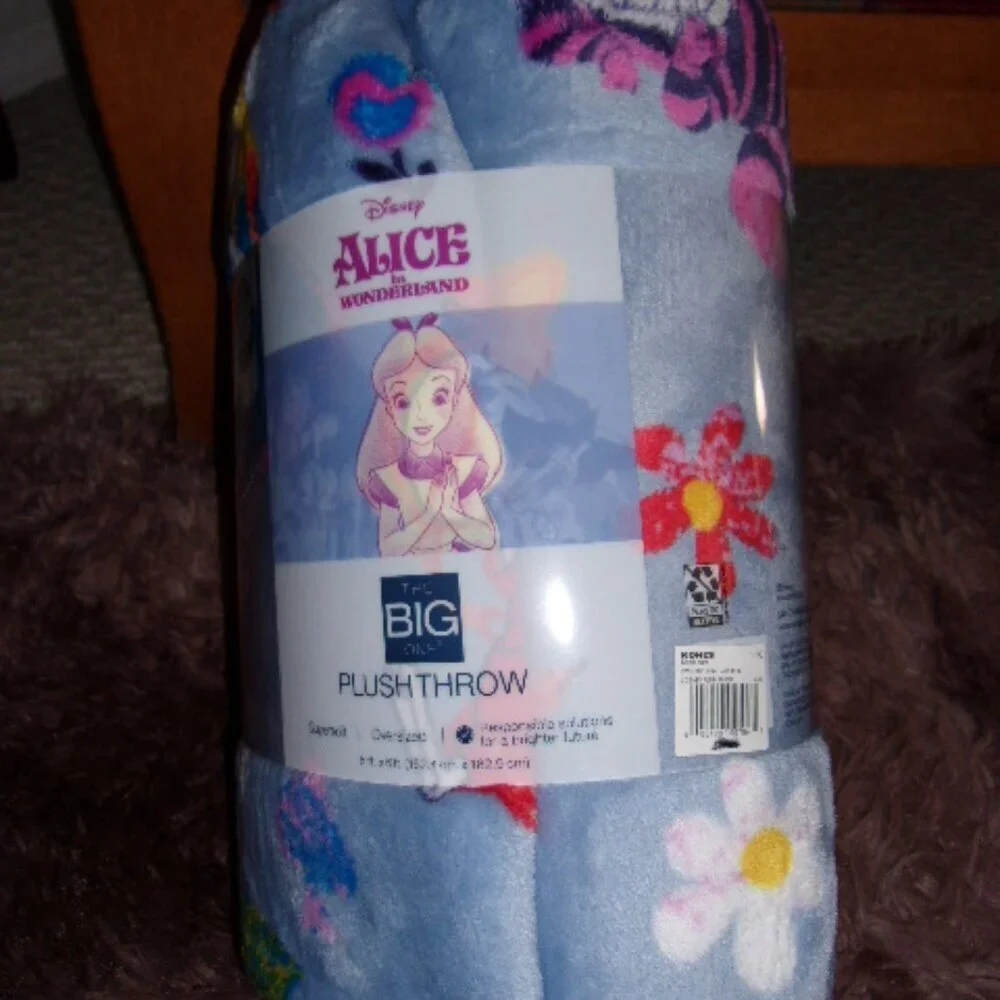 Disney's Alice in Wonderland The Big One Throw Blanket New 5 ft x 6 ft